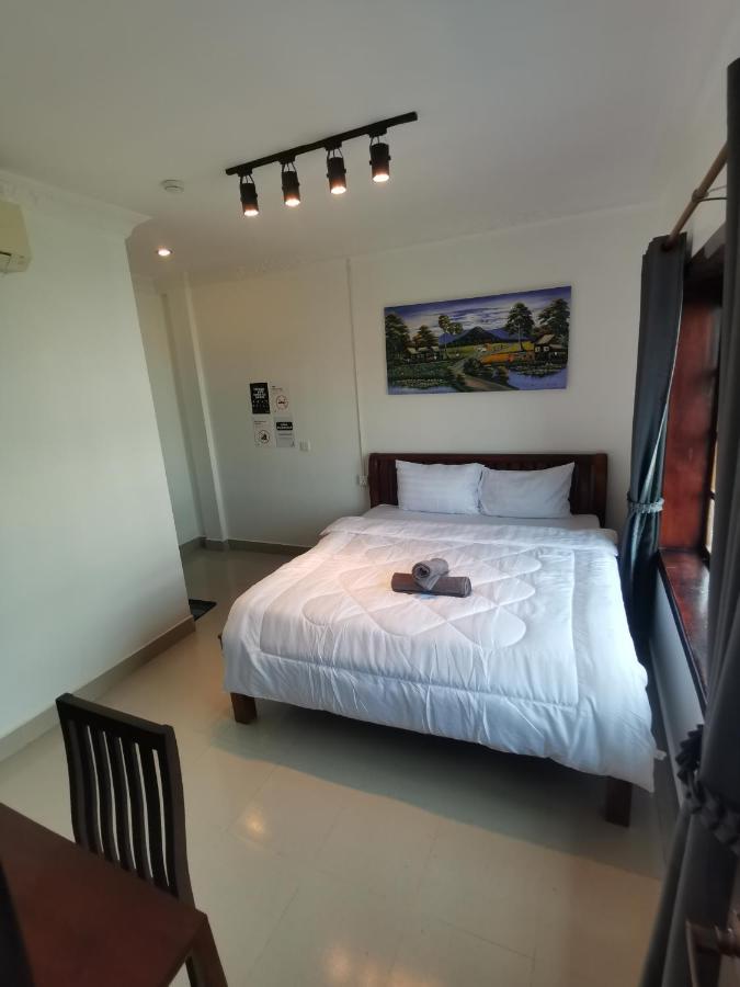 Mad Monkey Hostel Siem Reap Exterior photo