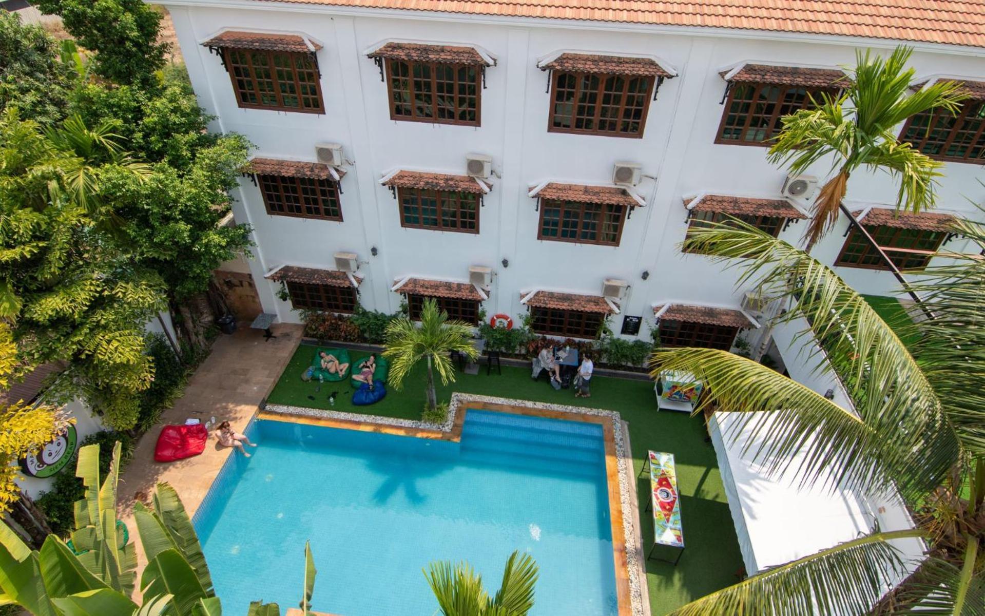 Mad Monkey Hostel Siem Reap Exterior photo